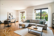 Villa traditionnelle plain-pied, proche village, piscine
