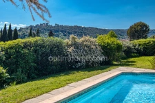 Villa traditionnelle plain-pied, proche village, piscine