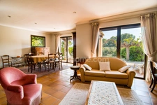 Villa traditionnelle plain-pied, proche village, piscine