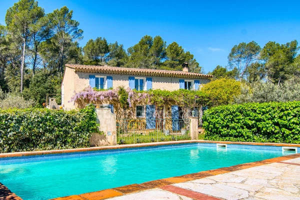 Grande propriété avec dépendances sur 1,6 ha