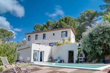 Villa contemporaine à Cotignac – Vue exceptionnelle, calme absolu, studio indépendant