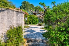 Villa traditionnelle plain-pied, proche village, piscine
