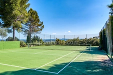 Villa traditionnelle plain-pied, proche village, piscine