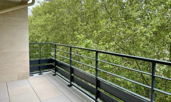 CLICHY (92110) – MÉTRO MAIRIE DE CLICHY – APPARTEMENT 2 PIÈCES MEUBLÉ AVEC TERRASSE- Quartier des Bateliers