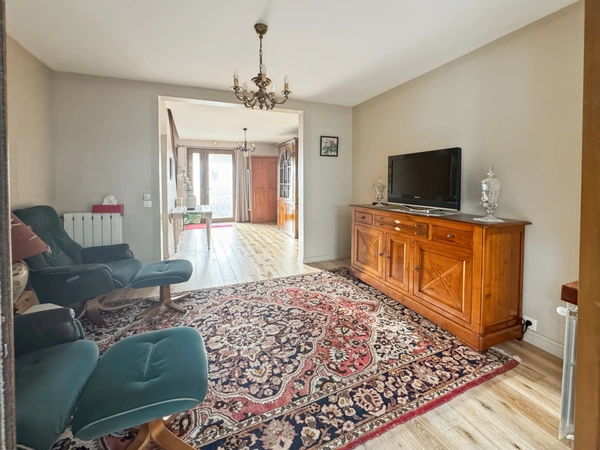  MAISON FAMILIALE CONTEMPORAINE avec jardin et annexes– COURBEVOIE 92 – QUARTIER PAVILLONNAIRE RECHERCHÉ Rue HOCHE 
