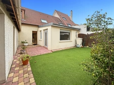  MAISON FAMILIALE CONTEMPORAINE avec jardin et annexes– COURBEVOIE 92 – QUARTIER PAVILLONNAIRE RECHERCHÉ Rue HOCHE 