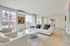 5-room apartment for sale in the 16th district of Paris (75)