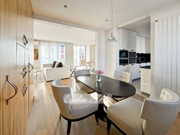 Paris 16e Sud - Élégance familiale avec balcon filant -174 m² rénovés - Étage élevé – 5/6 pièces