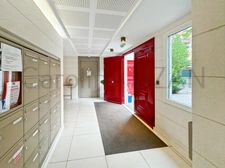 Bas de Puteaux 92800, elegant 3-room apartment of 69.00 m² in a recent luxury residence - open view