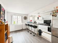 78 MONTIGNY-LE-BRETONNEUX – Le Pas du Lac area - 2-bedroom apartment of 74.45 m² with balcony, parking and garden view