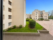 78 MONTIGNY-LE-BRETONNEUX – Le Pas du Lac area - 2-bedroom apartment of 74.45 m² with balcony, parking and garden view