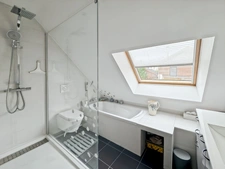  MAISON FAMILIALE CONTEMPORAINE avec jardin et annexes– COURBEVOIE 92 – QUARTIER PAVILLONNAIRE RECHERCHÉ Rue HOCHE 