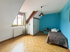  MAISON FAMILIALE CONTEMPORAINE avec jardin et annexes– COURBEVOIE 92 – QUARTIER PAVILLONNAIRE RECHERCHÉ Rue HOCHE 