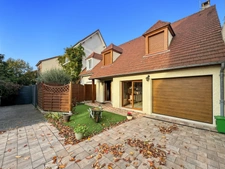  MAISON FAMILIALE CONTEMPORAINE avec jardin et annexes– COURBEVOIE 92 – QUARTIER PAVILLONNAIRE RECHERCHÉ Rue HOCHE 