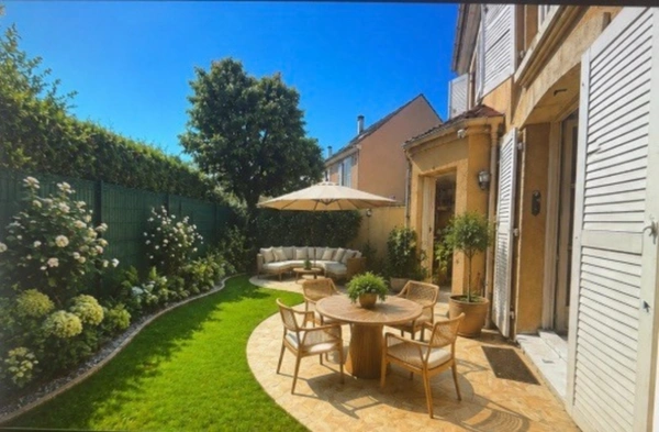 92 Rueil Malmaison - Proche du Country Club de Rueil, trés jolie maison familiale  au cœur d’un environnement privilégié - 4/5 chambres,  jardin,  au cœur d'un Domaine Privilégié  