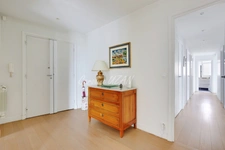 Paris 16e Sud - Élégance familiale avec balcon filant -174 m² rénovés - Étage élevé – 5/6 pièces