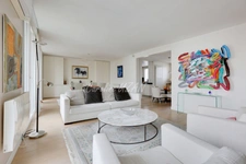 Paris 16e Sud - Élégance familiale avec balcon filant -174 m² rénovés - Étage élevé – 5/6 pièces