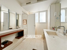 Paris 16e Sud - Élégance familiale avec balcon filant -174 m² rénovés - Étage élevé – 5/6 pièces