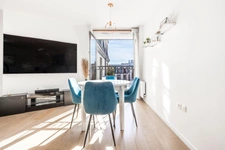 Bas de Puteaux 92800, elegant 3-room apartment of 69.00 m² in a recent luxury residence - open view