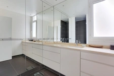 Paris 16e Sud - Élégance familiale avec balcon filant -174 m² rénovés - Étage élevé – 5/6 pièces