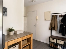 78 MONTIGNY-LE-BRETONNEUX – Le Pas du Lac area - 2-bedroom apartment of 74.45 m² with balcony, parking and garden view