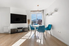 Bas de Puteaux 92800, elegant 3-room apartment of 69.00 m² in a recent luxury residence - open view