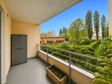 78 MONTIGNY-LE-BRETONNEUX – Le Pas du Lac area - 2-bedroom apartment of 74.45 m² with balcony, parking and garden view