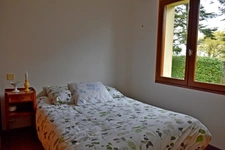 Maison Radenac, 2 chambres plus potentiel sur grand jardin paysagé
