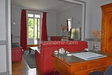 Maison bourgeoise de 4 chambres plus studio sur joli terrain paysagé sans vis à vis, en hypercentre