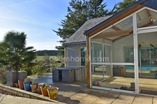 Maison familiale de plain-pied avec grande piscine intérieure, aux portes de la Gacilly