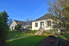 Maison familiale de plain-pied avec grande piscine intérieure, aux portes de la Gacilly