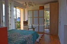 Maison familiale de plain-pied avec grande piscine intérieure, aux portes de la Gacilly