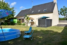 PLEUCADEUC 56140, 150m2 habitables, jusqu'à 7 chambres, jardin sans vis à vis et commodités à pied.