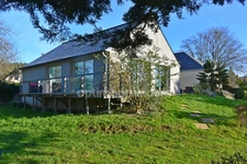 Maison familiale de plain-pied avec grande piscine intérieure, aux portes de la Gacilly