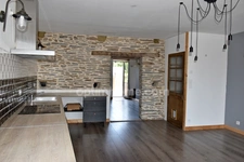 LA GACILLY 56200 – Maison de caractère plus murs commerce avec revenu locatif, piscine et jardin clos de murs