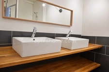 LA GACILLY 56200 – Maison de caractère plus murs commerce avec revenu locatif, piscine et jardin clos de murs