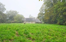 Maison à rénover à vendre TREAL (56) sur Grand terrain de 5270m2 plus parcelle non attenante de 6970m2