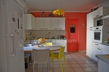 Maison familiale de plain-pied avec grande piscine intérieure, aux portes de la Gacilly