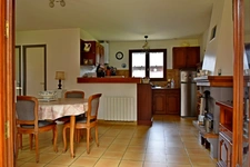 Maison Radenac, 2 chambres plus potentiel sur grand jardin paysagé