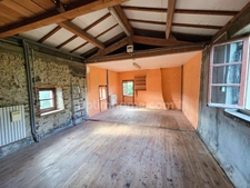 *** EXCLUSIVITE *** MAISON EN PIERRE AVEC JARDIN ET DEPENDANCES A RENOVER *** ISSERTEAUX 63270 ***