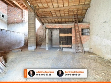 EXCLUSIVITE / Maison de village à rénover avec jardin et plusieurs dépendances