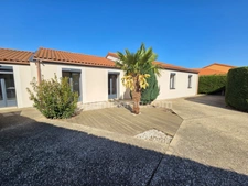 *** EXCLUSIVITE *** PLAIN-PIED 5 CHAMBRES, COUR, JARDIN ET GRAND ATELIER*** BILLOM 63160