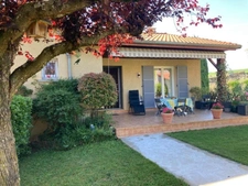 *** EXCLUSIVITE *** MAISON FAMILIALE AVEC PISCINE JARDIN ET DOUBLE GARAGE  *** ST-GEORGES-SUR-ALLIER 63800 ***