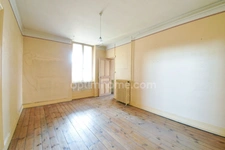 *** EXCLUSIVITE *** GRANDE MAISON DE VILLE A RENOVER AVEC TERRAIN, COUR ET DEPENDANCES *** BILLOM 63160
