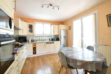 *** EXCLUSIVITE *** MAISON FAMILIALE AVEC PISCINE JARDIN ET DOUBLE GARAGE  *** ST-GEORGES-SUR-ALLIER 63800 ***