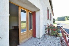 *** EXCLUSIVITE *** MAISON MITOYENNE AVEC JARDINET ET DEPENDANCE *** AUZELLES ***