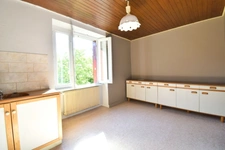 *** EXCLUSIVITE *** MAISON MITOYENNE AVEC JARDINET ET DEPENDANCE *** AUZELLES ***