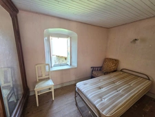 *** EXCLUSIVITE ***  À RENOVER - MAISON EN PIERRE AVEC JARDINET ET DEPENDANCES *** ISSERTEAUX 63270 ***