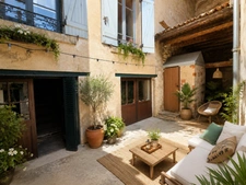 *** EXCLUSIVITE *** GRANDE MAISON DE VILLE A RENOVER AVEC TERRAIN, PATIO ET DEPENDANCES *** BILLOM 63160