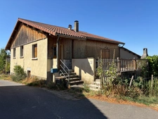 *** EXCLUSIVITE *** PROPRIETE AGRICOLE : MAISON AVEC DEPENDANCES ET TERRAIN *** DOMAIZE 63590 ***